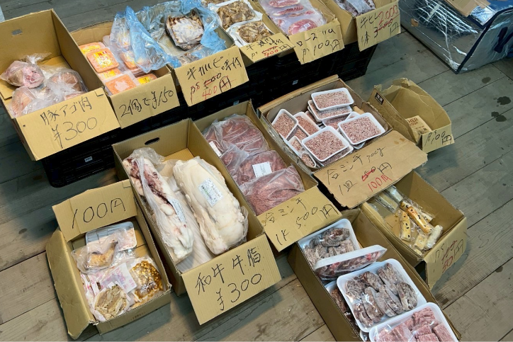 お肉バーゲンの様子（イラスト2）